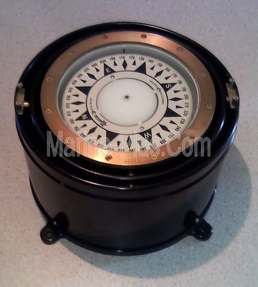 Wagner 5" Magnetic Flat Card Fluid Filled Gimbaled Compass (Reconditioned, VG Condition)